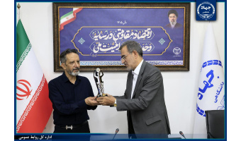 تجلیل رئیس جهاددانشگاهی از پدر دانشجوی شهید علی ناظم/ گرامیداشت یاد این شهید در پانزدهمین دوره مسابقات ملی مناظره دانشجویان ایران